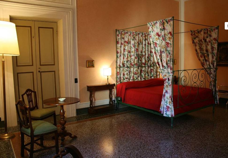 Palazzo Tucci Residenza D'Epoca Bed & Breakfast Лука Стая снимка