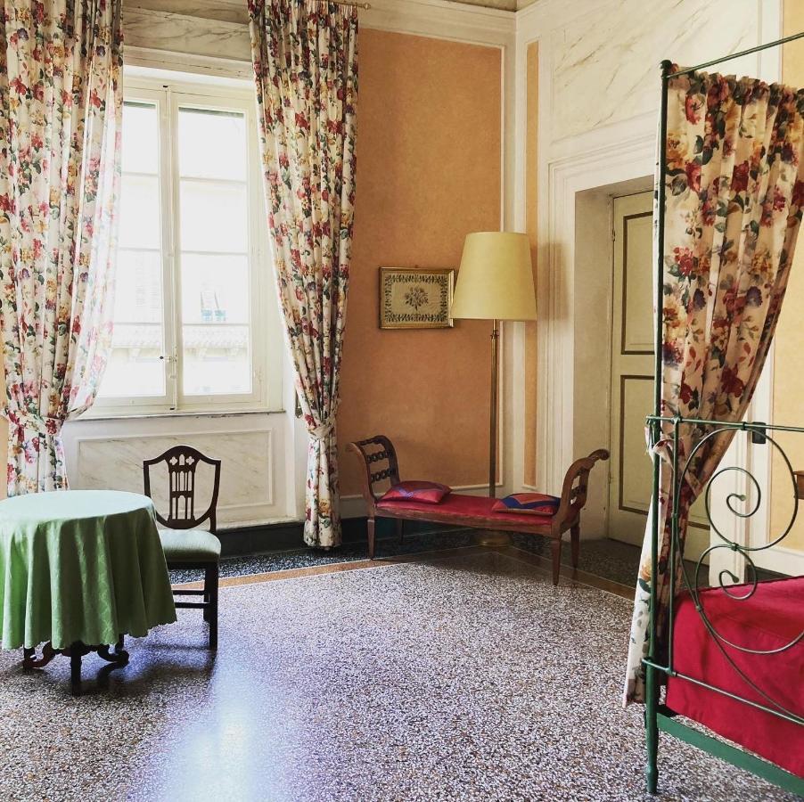 Palazzo Tucci Residenza D'Epoca Bed & Breakfast Лука Екстериор снимка