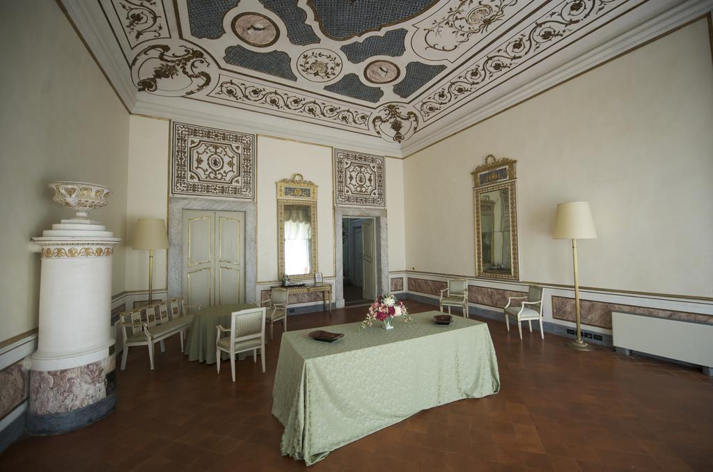 Palazzo Tucci Residenza D'Epoca Bed & Breakfast Лука Стая снимка
