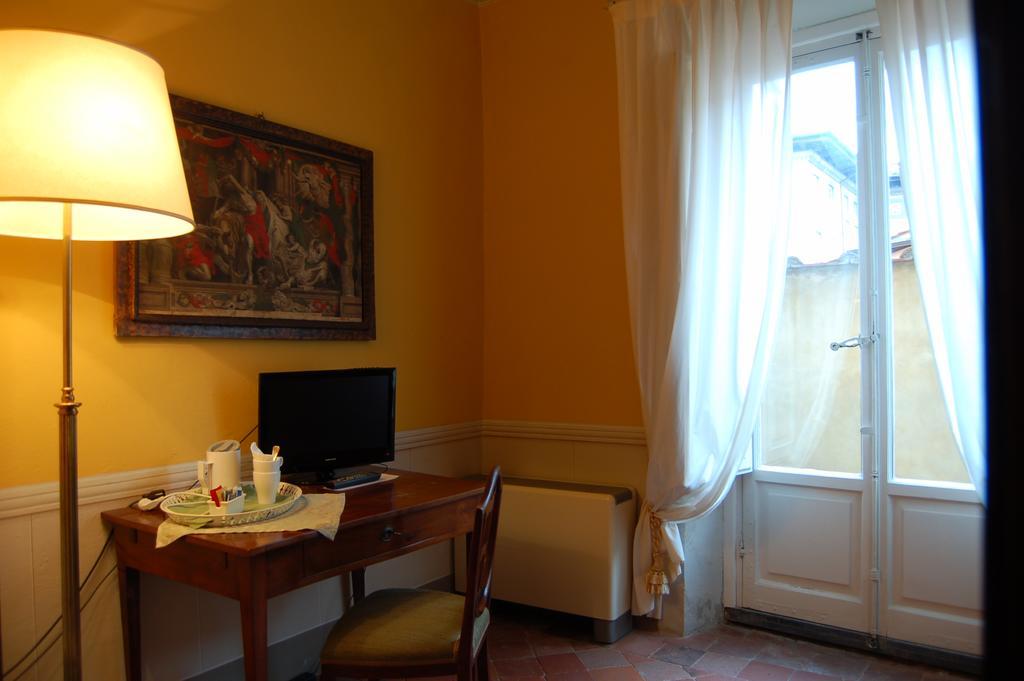 Palazzo Tucci Residenza D'Epoca Bed & Breakfast Лука Стая снимка