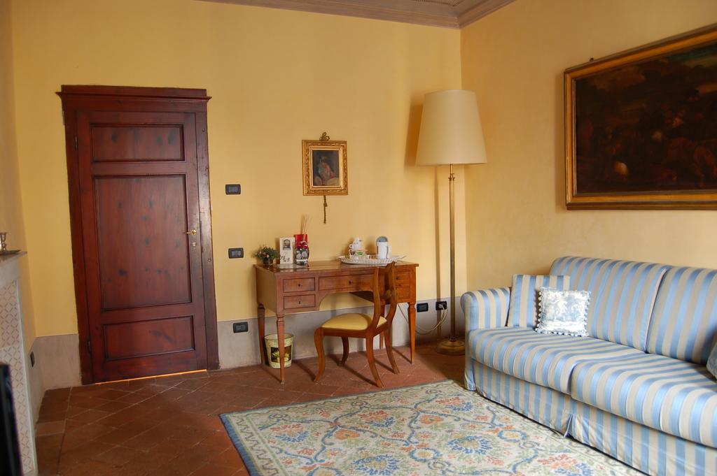 Palazzo Tucci Residenza D'Epoca Bed & Breakfast Лука Стая снимка