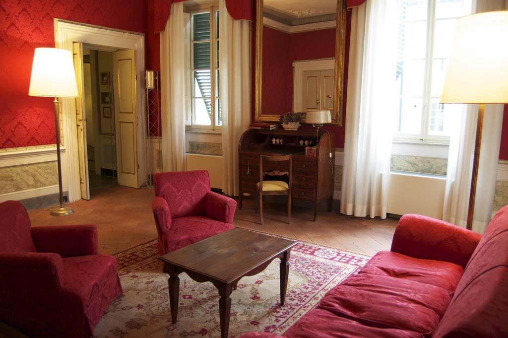 Palazzo Tucci Residenza D'Epoca Bed & Breakfast Лука Екстериор снимка