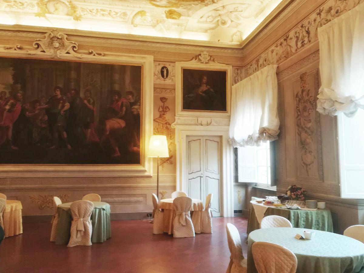 Palazzo Tucci Residenza D'Epoca Bed & Breakfast Лука Екстериор снимка