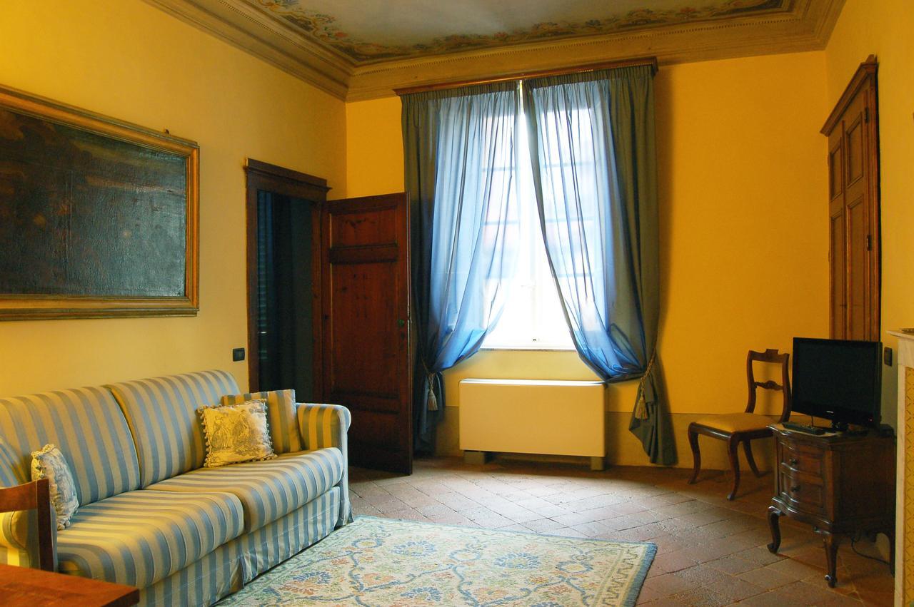 Palazzo Tucci Residenza D'Epoca Bed & Breakfast Лука Екстериор снимка