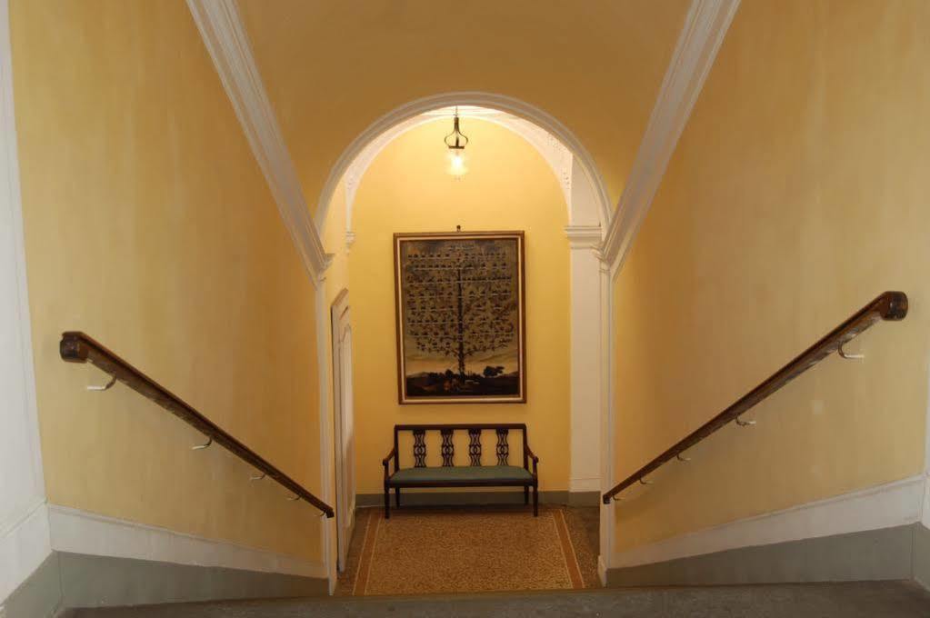 Palazzo Tucci Residenza D'Epoca Bed & Breakfast Лука Екстериор снимка