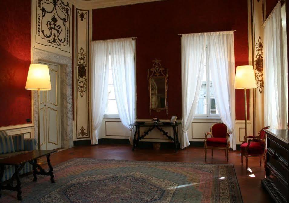 Palazzo Tucci Residenza D'Epoca Bed & Breakfast Лука Екстериор снимка