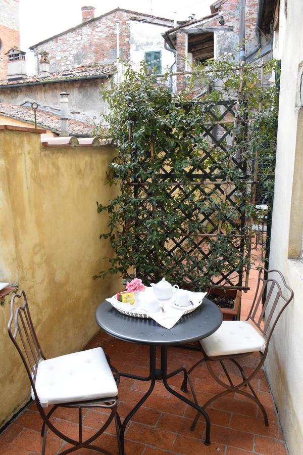 Palazzo Tucci Residenza D'Epoca Bed & Breakfast Лука Екстериор снимка