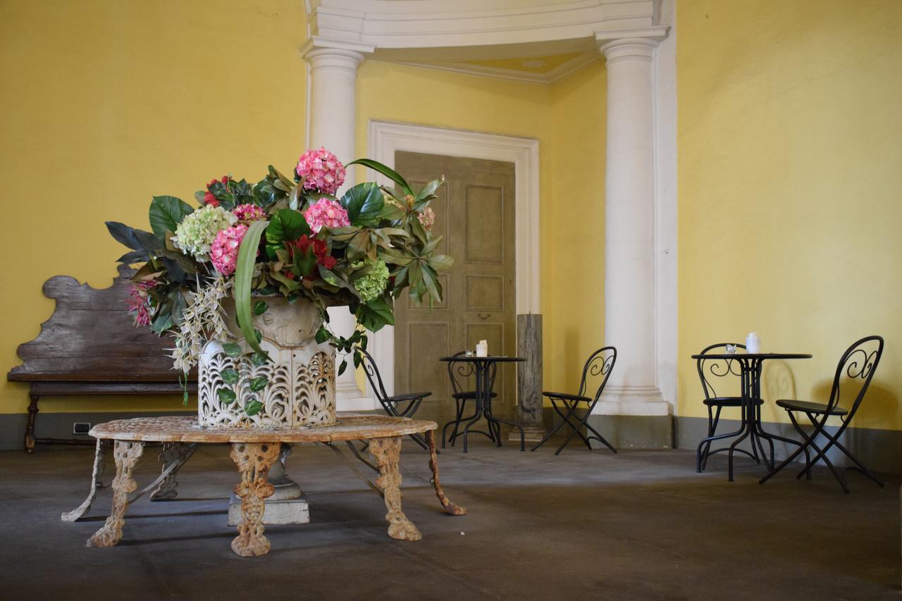 Palazzo Tucci Residenza D'Epoca Bed & Breakfast Лука Екстериор снимка