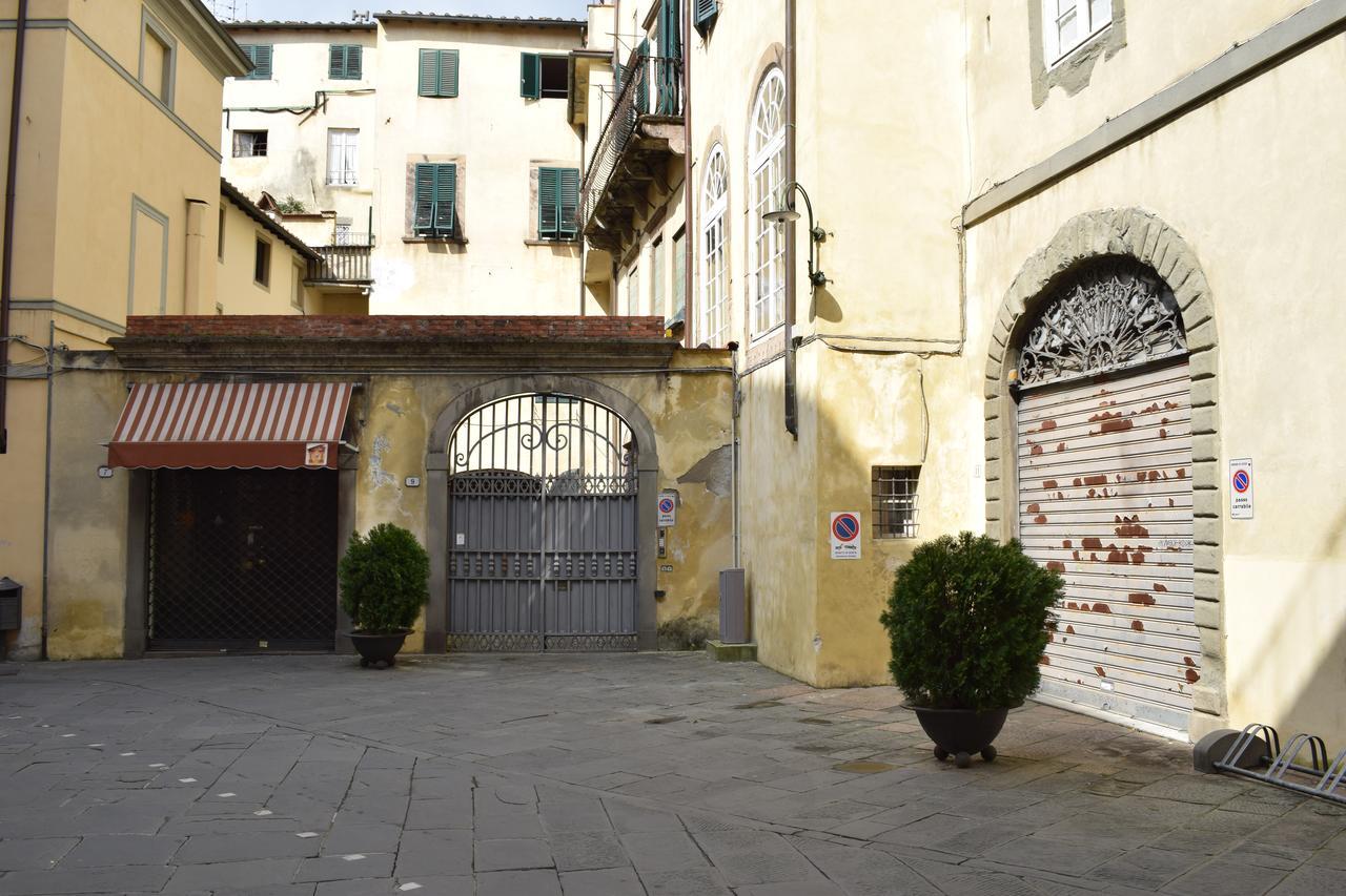 Palazzo Tucci Residenza D'Epoca Bed & Breakfast Лука Екстериор снимка