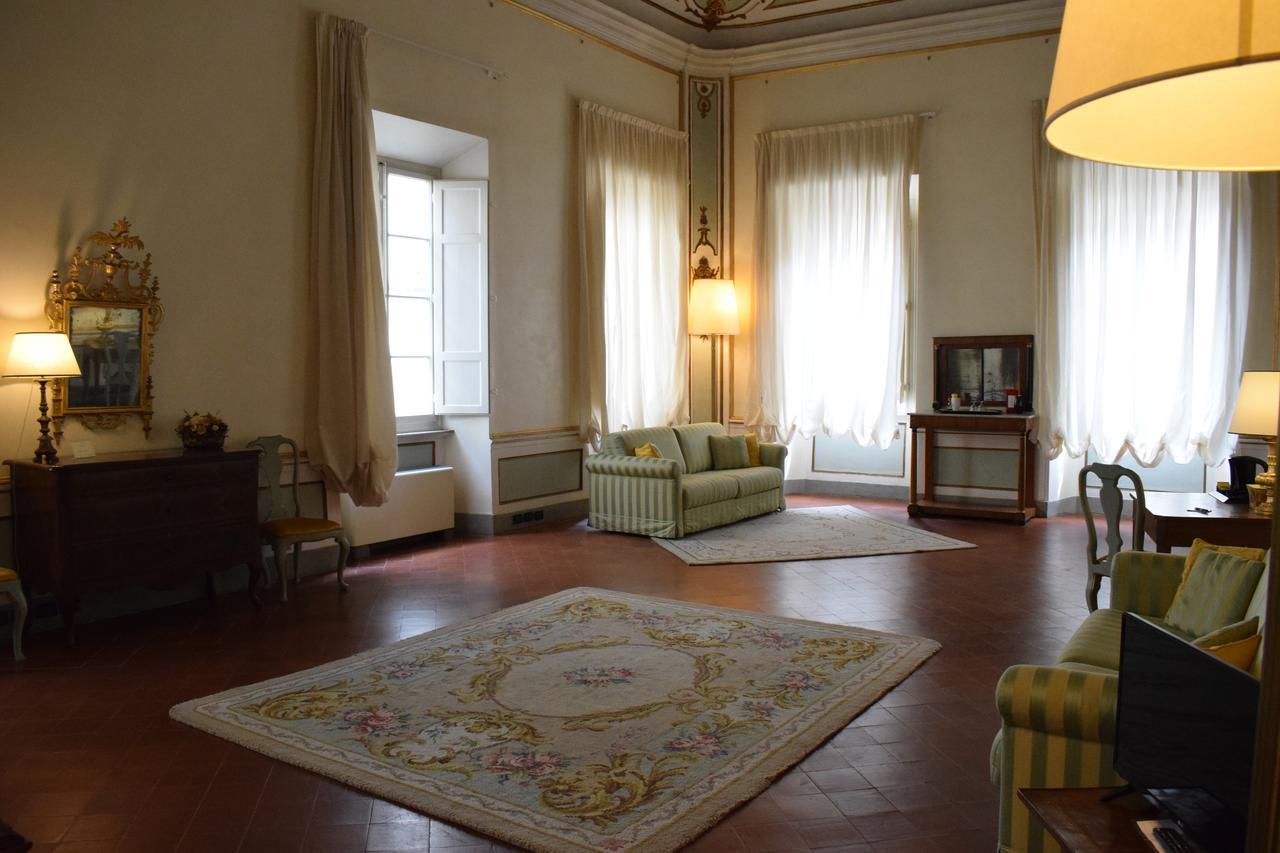 Palazzo Tucci Residenza D'Epoca Bed & Breakfast Лука Екстериор снимка