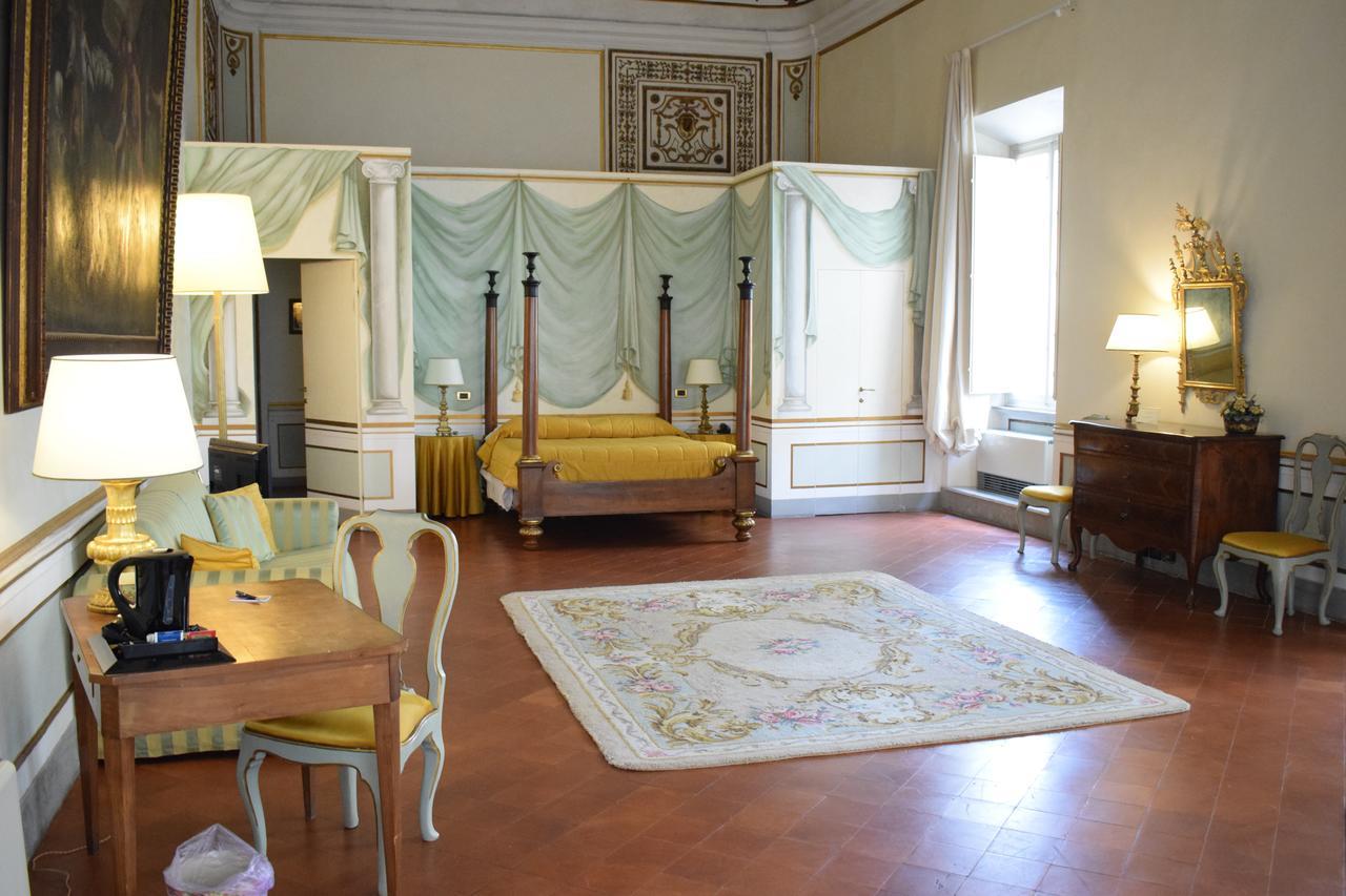 Palazzo Tucci Residenza D'Epoca Bed & Breakfast Лука Екстериор снимка